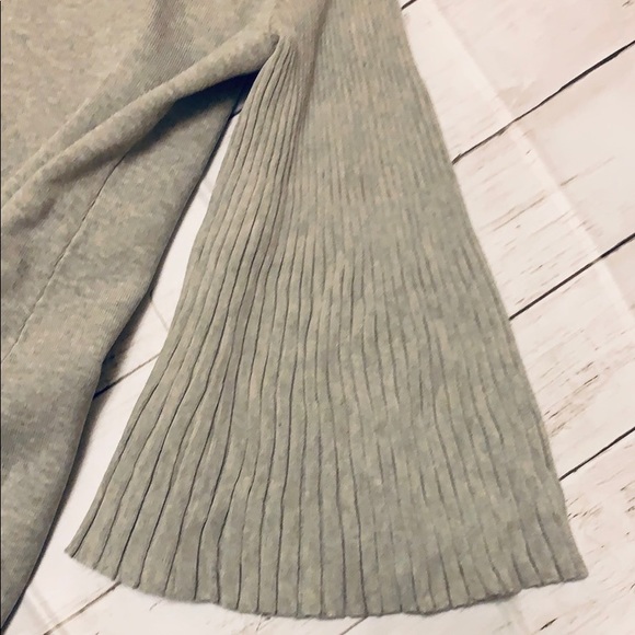 Pleated sleeve Ann Taylor dress - Picture 5 of 7